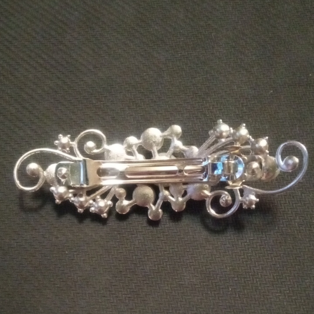 Elegant Pearl and Crystal Hair Clip Set - Picture 3 of 9